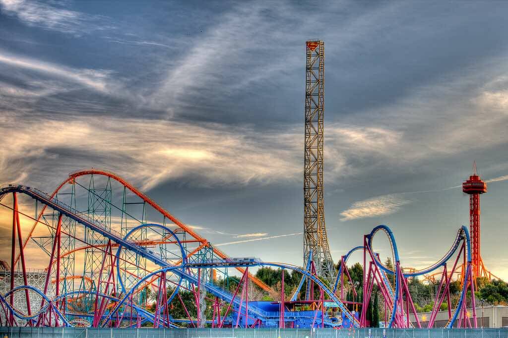 Six Flags Magic Mountain Vergleiche Preise für Tickets verschiedener