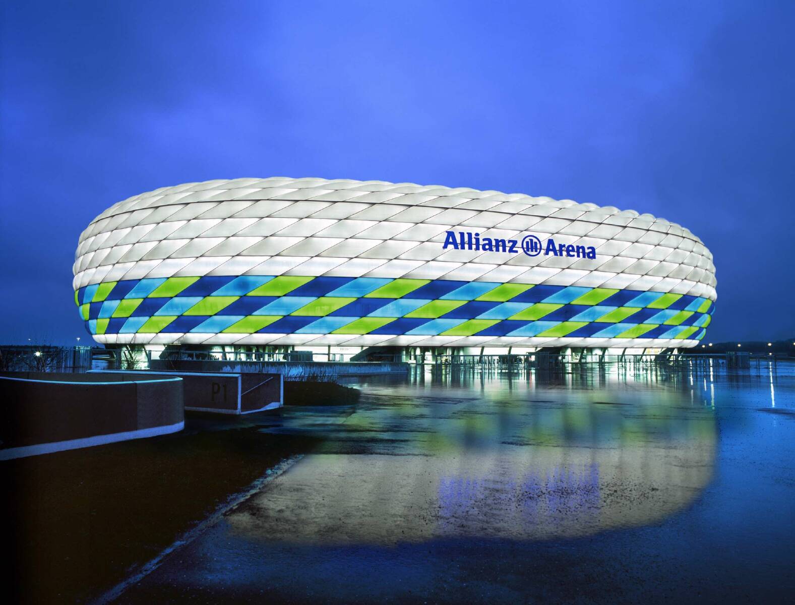 Allianz Arena | Vergleiche Tickets und Führungen für das ...